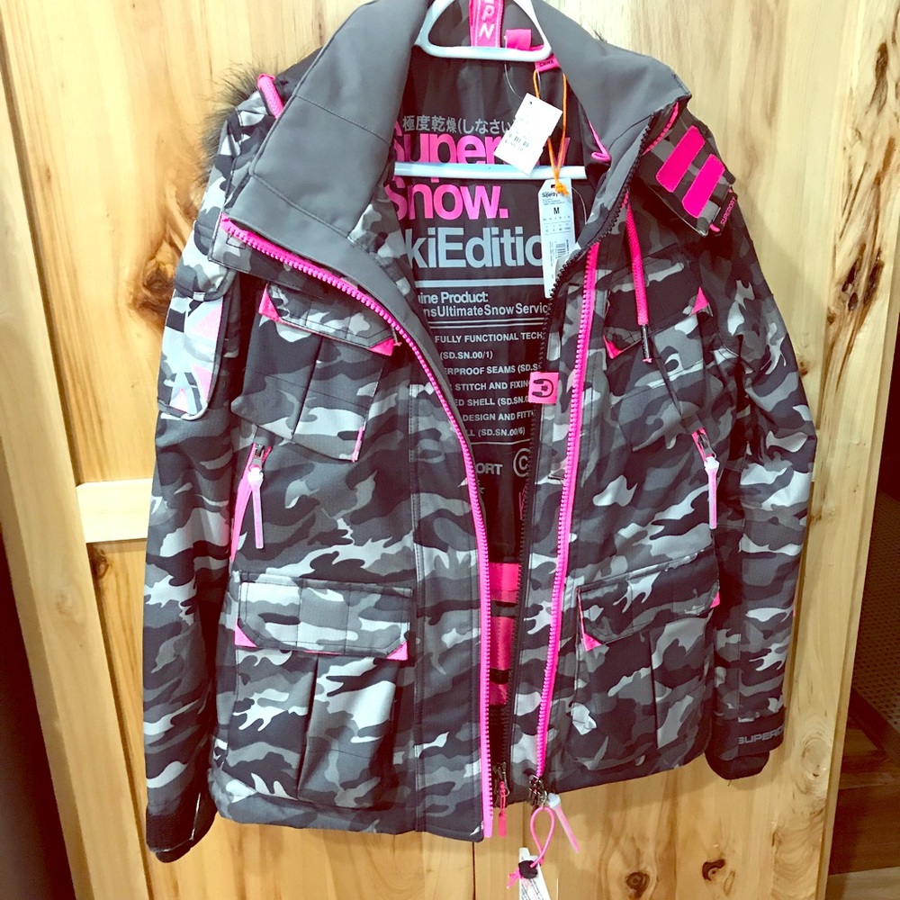 SuperDry Women’s Ultimate Ski Edition Size M